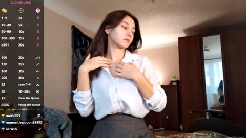 Mia online show from November 17, 10:21 am