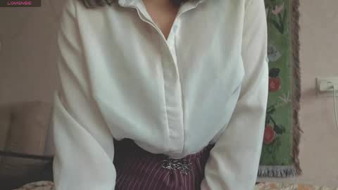 Mia online show from May 14, 7:37 am