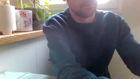 Snapshot of fredthetom12 chatting on December 18, 11:02 am Greedy Fred online show from December 18, 11:02 am
