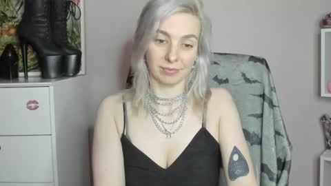 Snapshot of freeanne chatting on July 3, 6:42 am Anne online show from July 3, 6:42 am