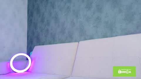 Snapshot of freeheart_ chatting on September 10, 4:23 am Emilia online show from September 10, 4:23 am