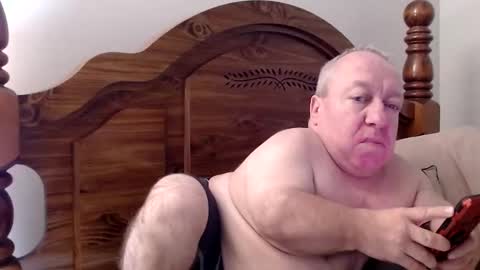 Snapshot of freemysoul4748 chatting on May 18, 5:13 am Cute Lil Man online show from May 18, 5:13 am