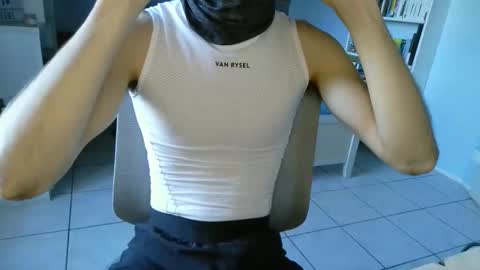 Snapshot of french_666999 chatting on October 30, 9:22 am French 666999 online show from October 30, 9:22 am