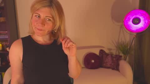 Louise or Lou 3 online show from February 12, 7:45 pm