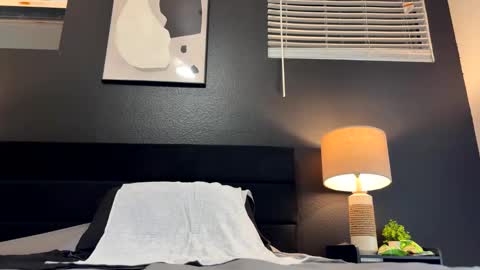 Snapshot of frenchcouple739 chatting on December 3, 7:10 am frenchcouple739 online show from December 3, 7:10 am