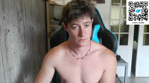 Snapshot of frenchhornybibs chatting on June 8, 11:10 am French Horny Bibs online show from June 8, 11:10 am