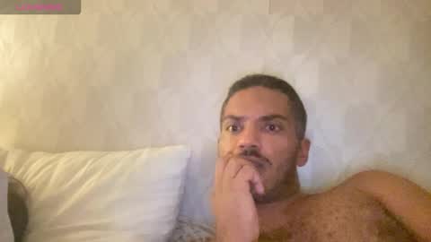 Snapshot of frenchlovers23 chatting on November 8, 10:52 pm frenchlovers23 online show from November 8, 10:52 pm