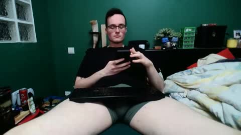 Snapshot of frenchyian chatting on November 5, 7:03 pm Ian online show from November 5, 7:03 pm