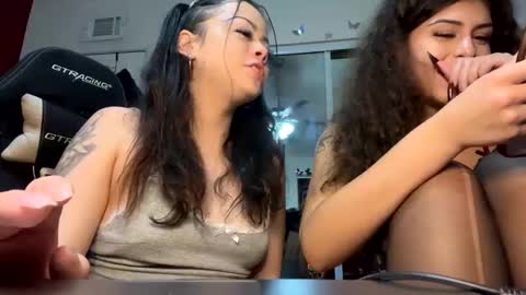 Gigi online show from December 7, 8:44 am