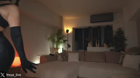 Freya online show from October 30, 7:03 pm