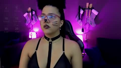 Snapshot of freya_aspen chatting on December 12, 4:04 am online show from December 12, 4:04 am
