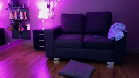 Snapshot of freya_aspen chatting on December 17, 6:35 am online show from December 17, 6:35 am