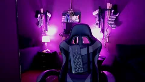 Snapshot of freya_aspen chatting on December 27, 3:09 am online show from December 27, 3:09 am