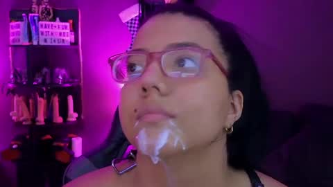 Snapshot of freya_aspen chatting on December 29, 2:27 am online show from December 29, 2:27 am