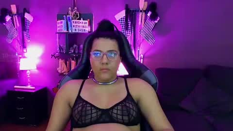 Snapshot of freya_aspen chatting on January 3, 9:15 pm online show from January 3, 9:15 pm