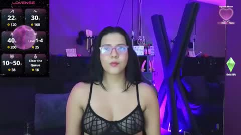 Snapshot of freya_aspen chatting on February 5, 9:50 pm online show from February 5, 9:50 pm