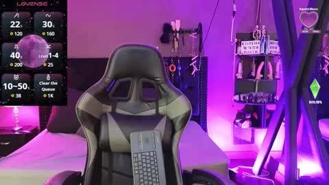 Snapshot of freya_aspen chatting on February 9, 3:00 am online show from February 9, 3:00 am