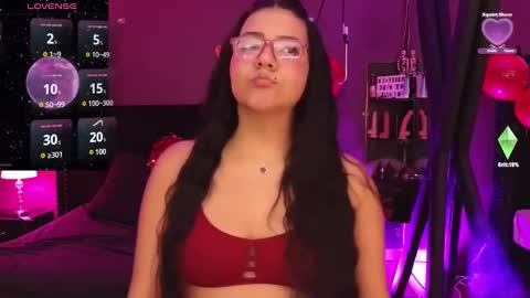 Snapshot of freya_aspen chatting on February 16, 3:58 am online show from February 16, 3:58 am