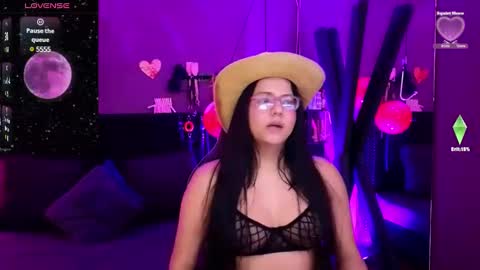 Snapshot of freya_aspen chatting on February 21, 11:54 pm online show from February 21, 11:54 pm