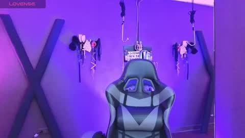 Snapshot of freya_aspen chatting on March 5, 8:21 pm online show from March 5, 8:21 pm