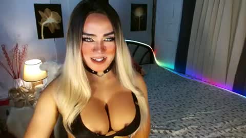 Snapshot of freya_lovestocum chatting on June 11, 1:38 am Miss Frea online show from June 11, 1:38 am