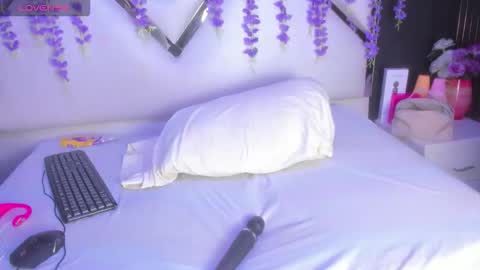 Snapshot of freya_miller_ chatting on May 7, 4:29 am Freya online show from May 7, 4:29 am