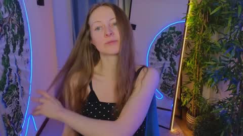 Freya online show from December 7, 3:52 pm