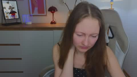 Freya online show from December 17, 4:00 pm