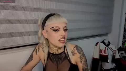 freyaa_sorceress online show from July 21, 2:47 am