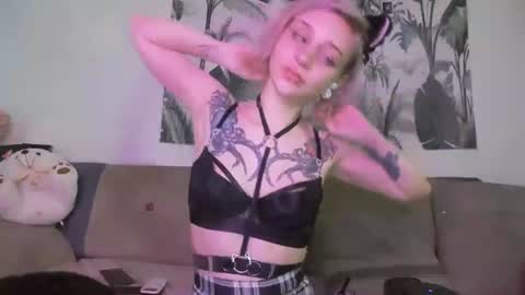 Snapshot of freyakatty chatting on July 9, 3:27 pm Freyakatty online show from July 9, 3:27 pm
