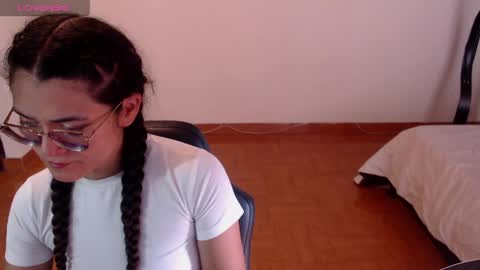 freyarouge online show from April 20, 3:37 pm