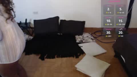 Snapshot of freyarouge chatting on June 6, 2:11 pm freyarouge online show from June 6, 2:11 pm