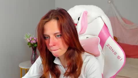 Snapshot of freyaveys chatting on June 19, 5:12 am FreyaVeys online show from June 19, 5:12 am