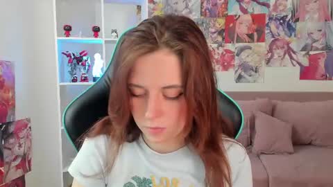 Snapshot of freyaveys chatting on June 22, 5:15 am FreyaVeys online show from June 22, 5:15 am