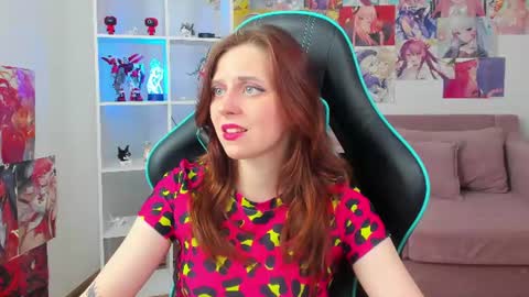 Snapshot of freyaveys chatting on June 29, 10:15 am FreyaVeys online show from June 29, 10:15 am