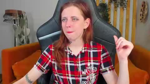 Snapshot of freyaveys chatting on July 4, 5:08 pm FreyaVeys online show from July 4, 5:08 pm
