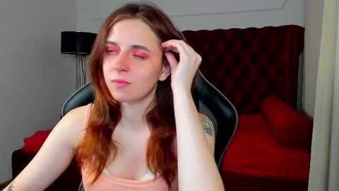 Snapshot of freyaveys chatting on July 5, 5:03 am FreyaVeys online show from July 5, 5:03 am
