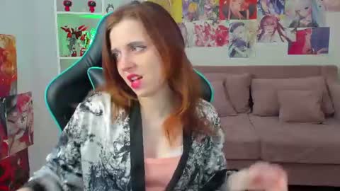 Snapshot of freyaveys chatting on July 6, 5:04 am FreyaVeys online show from July 6, 5:04 am