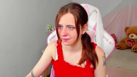 Snapshot of freyaveys chatting on July 10, 5:12 am FreyaVeys online show from July 10, 5:12 am