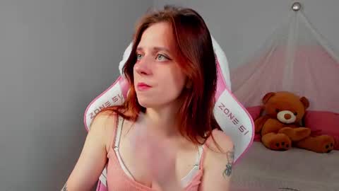 Snapshot of freyaveys chatting on July 17, 5:14 am FreyaVeys online show from July 17, 5:14 am