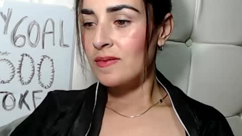 Snapshot of frida__x chatting on June 6, 3:33 am Frida online show from June 6, 3:33 am