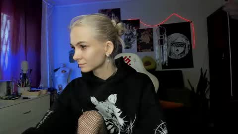 Frida A boost to fortune for the one who gives a thumbs up and a bonus lucky for those who support me by joining the fanclub online show from September 24, 11:57 am