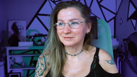 Snapshot of fridatander chatting on January 23, 9:08 am Frida Tander online show from January 23, 9:08 am