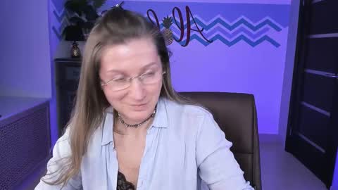 Snapshot of fridatander chatting on March 10, 12:15 pm Frida Tander online show from March 10, 12:15 pm