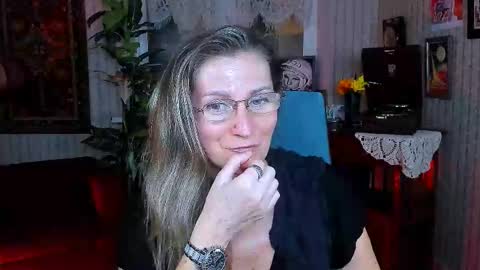 Snapshot of fridatander chatting on September 14, 1:10 pm Frida Tander online show from September 14, 1:10 pm
