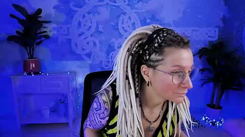 Frida Tander online show from April 15, 5:25 am