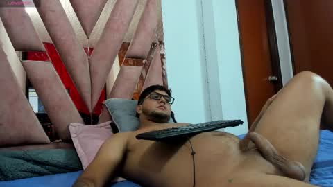 Snapshot of friend_zone1 chatting on February 8, 4:38 am Carolina and Robert online show from February 8, 4:38 am