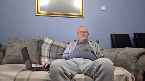 friendlydave528793 online show from December 15, 7:07 pm