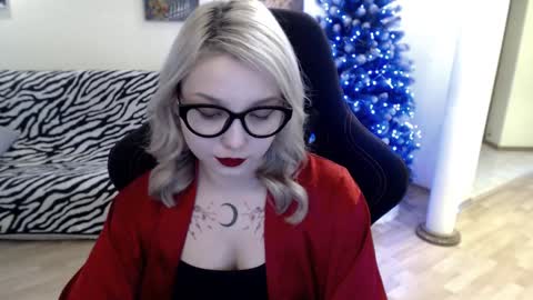 Snapshot of fromsun_forsoul chatting on December 18, 6:10 am Lilith online show from December 18, 6:10 am