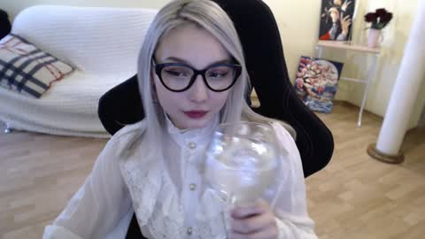 Snapshot of fromsun_forsoul chatting on February 6, 6:29 am Lilith online show from February 6, 6:29 am